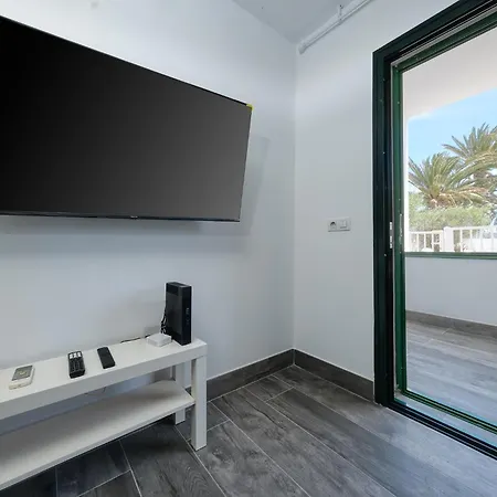 Casa Emilia - Pool And Close To The By Lanzarote 度假居