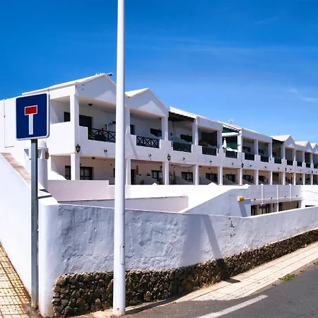 Casa Emilia - Pool And Close To The By Lanzarote Дом отдыха